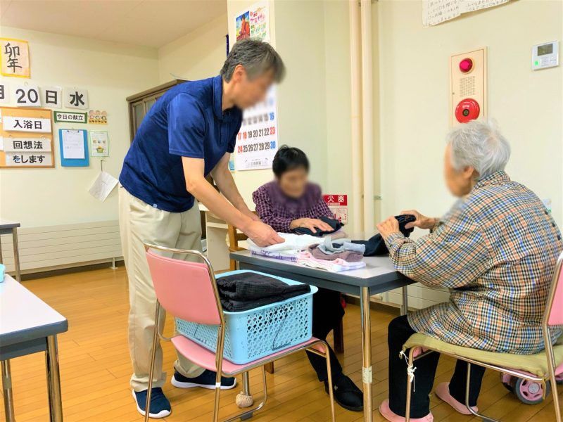 折り紙を楽しむテーブル