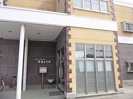 入り口のある建物正面