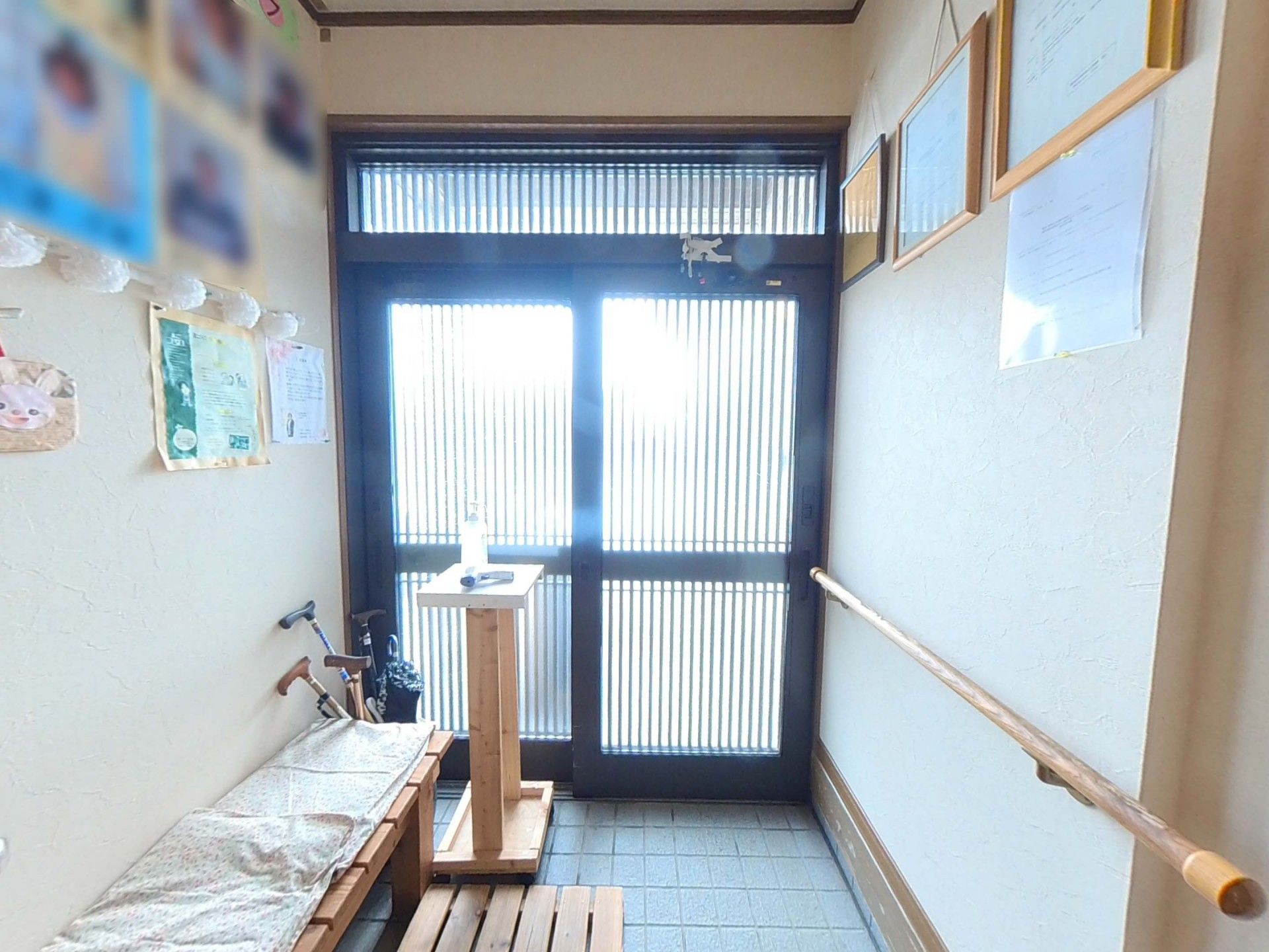 明るい玄関スペース