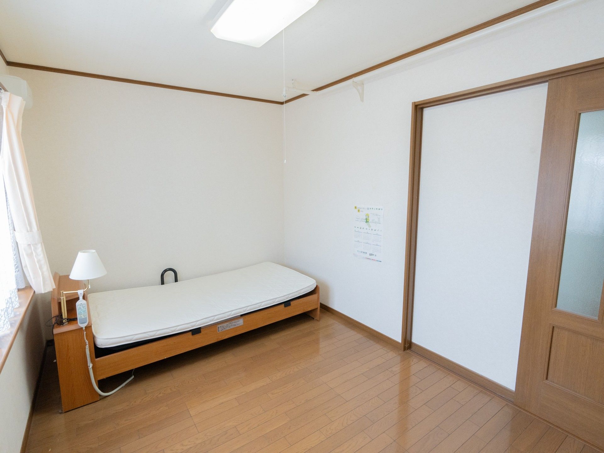 シンプルな個室の一角