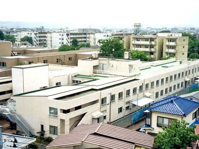 広々とした建物の外観