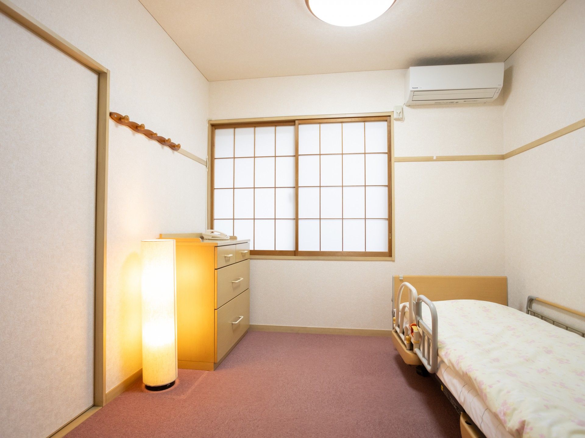 落ち着いた個室の様子