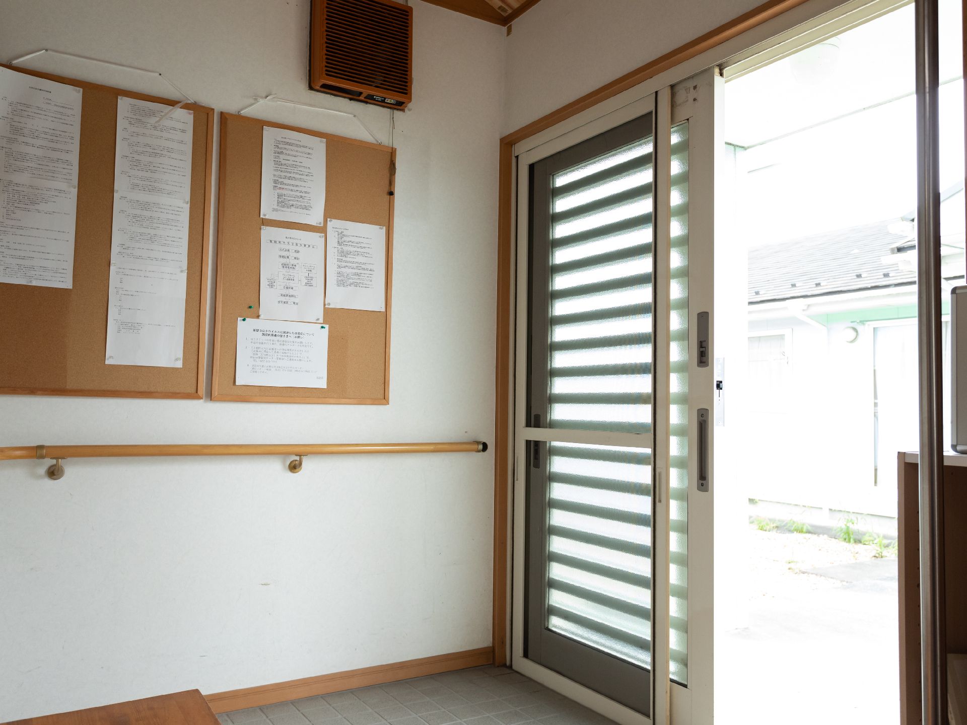 段差がないので、足の不自由な人でも入ることのできる介護施設