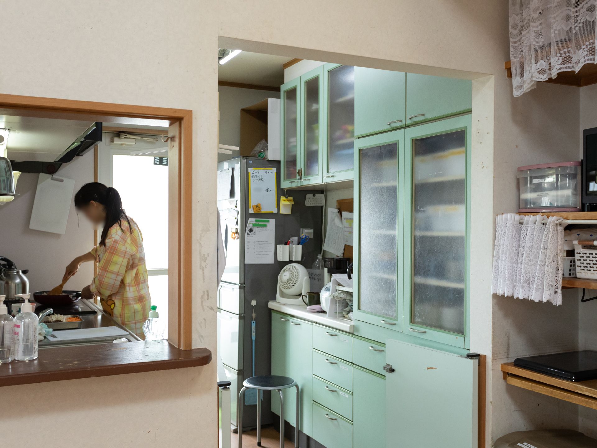 調理したものをすぐに手渡せるカウンター付きのキッチン