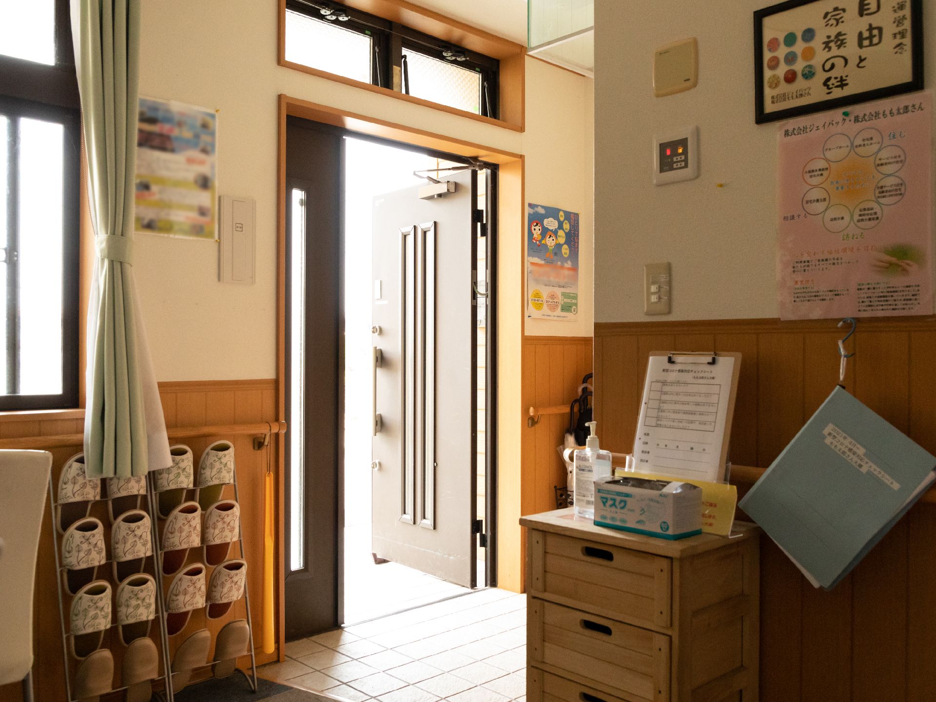 消毒液のある玄関