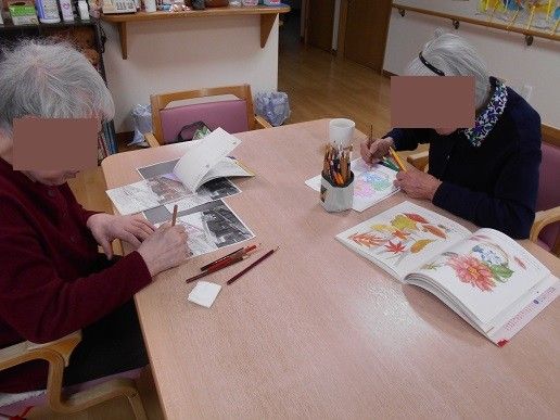 創作活動を楽しむ様子