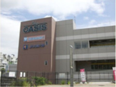 気分転換のお買い物にスタッフと共に訪れるショッピングチェーン店である。日用品からスウィーツまで品揃えが豊富である。