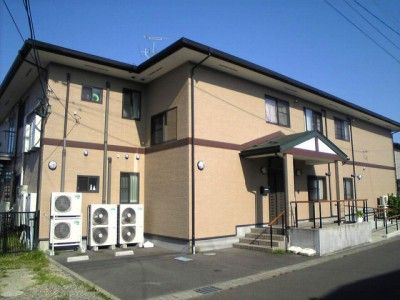 明るい外観の建物