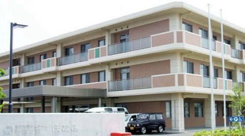 ゆったりとした外観の建物