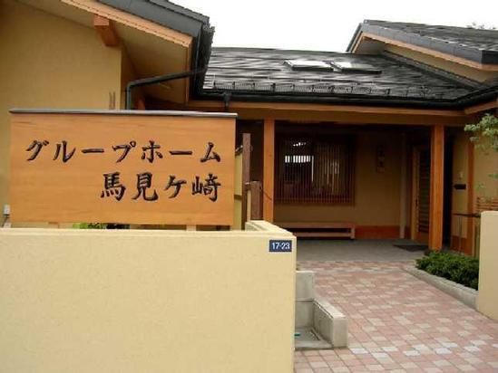 平屋建ての建物は立派な日本家屋で木材をぜいたくに使用した造り。