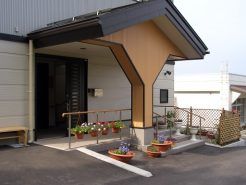 明るい入口エリア
