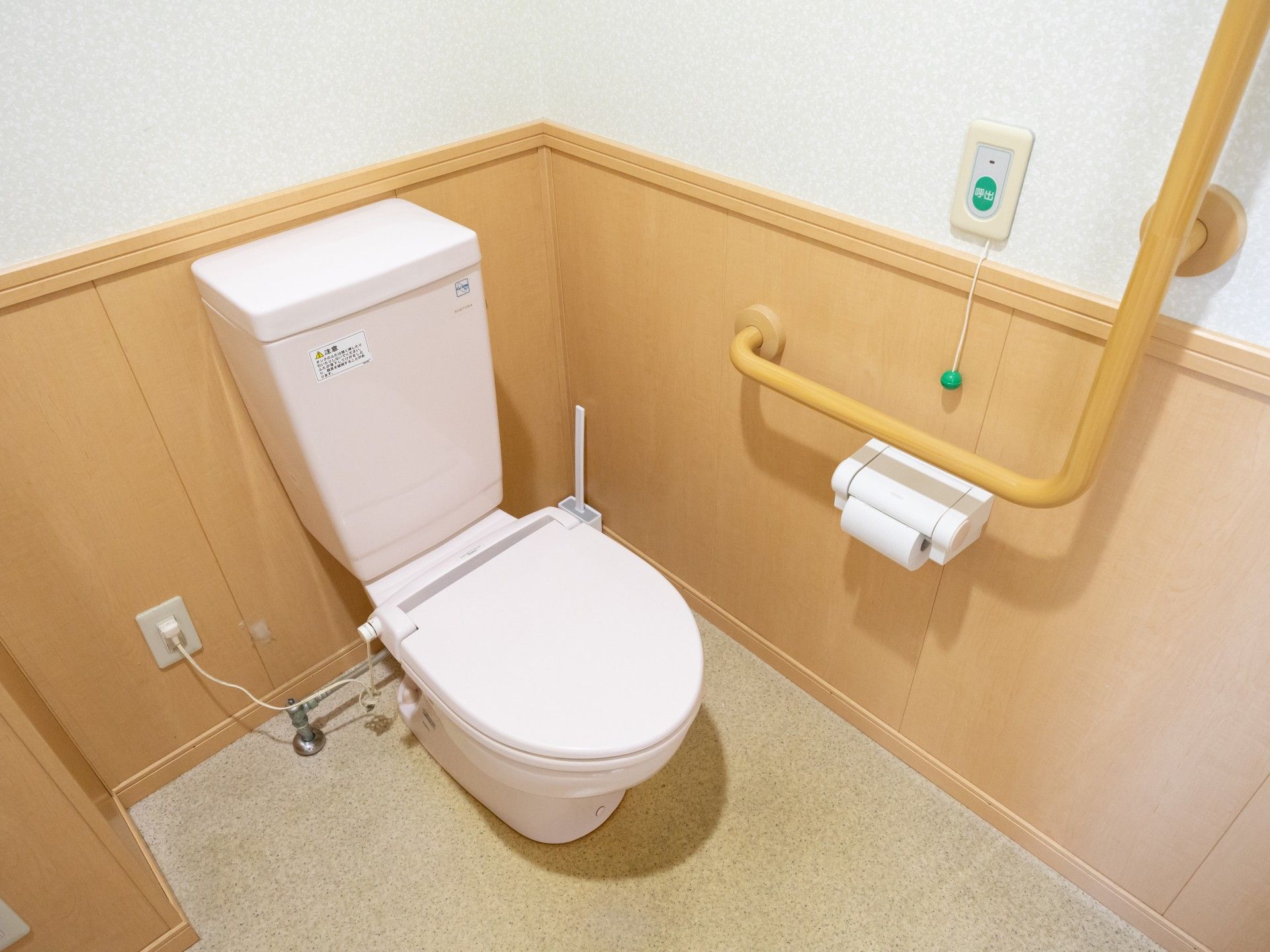 手すり付きのトイレ