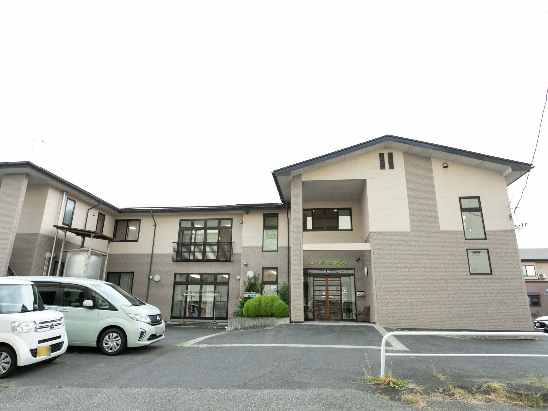 建物の正面玄関