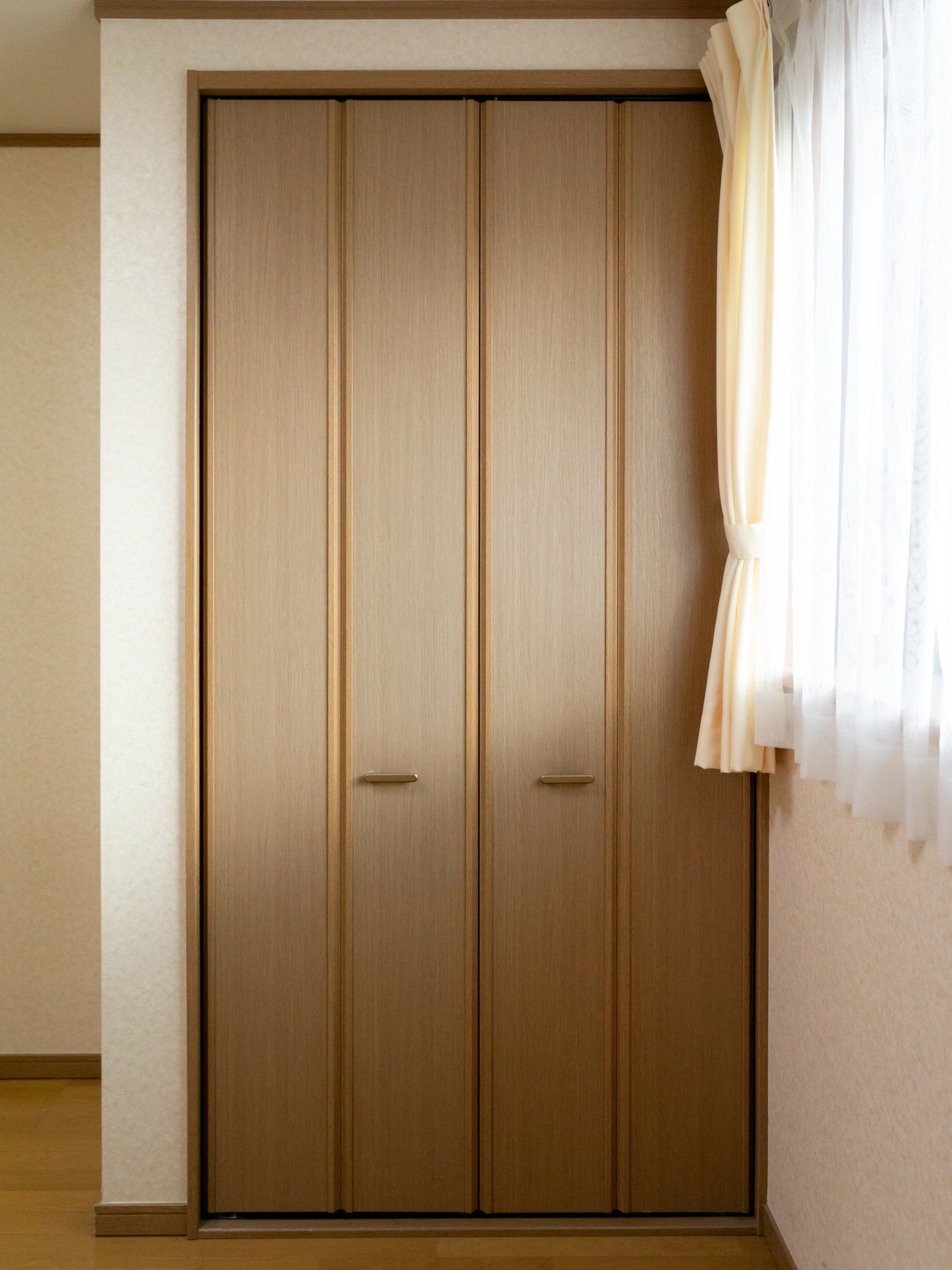 木製の収納扉