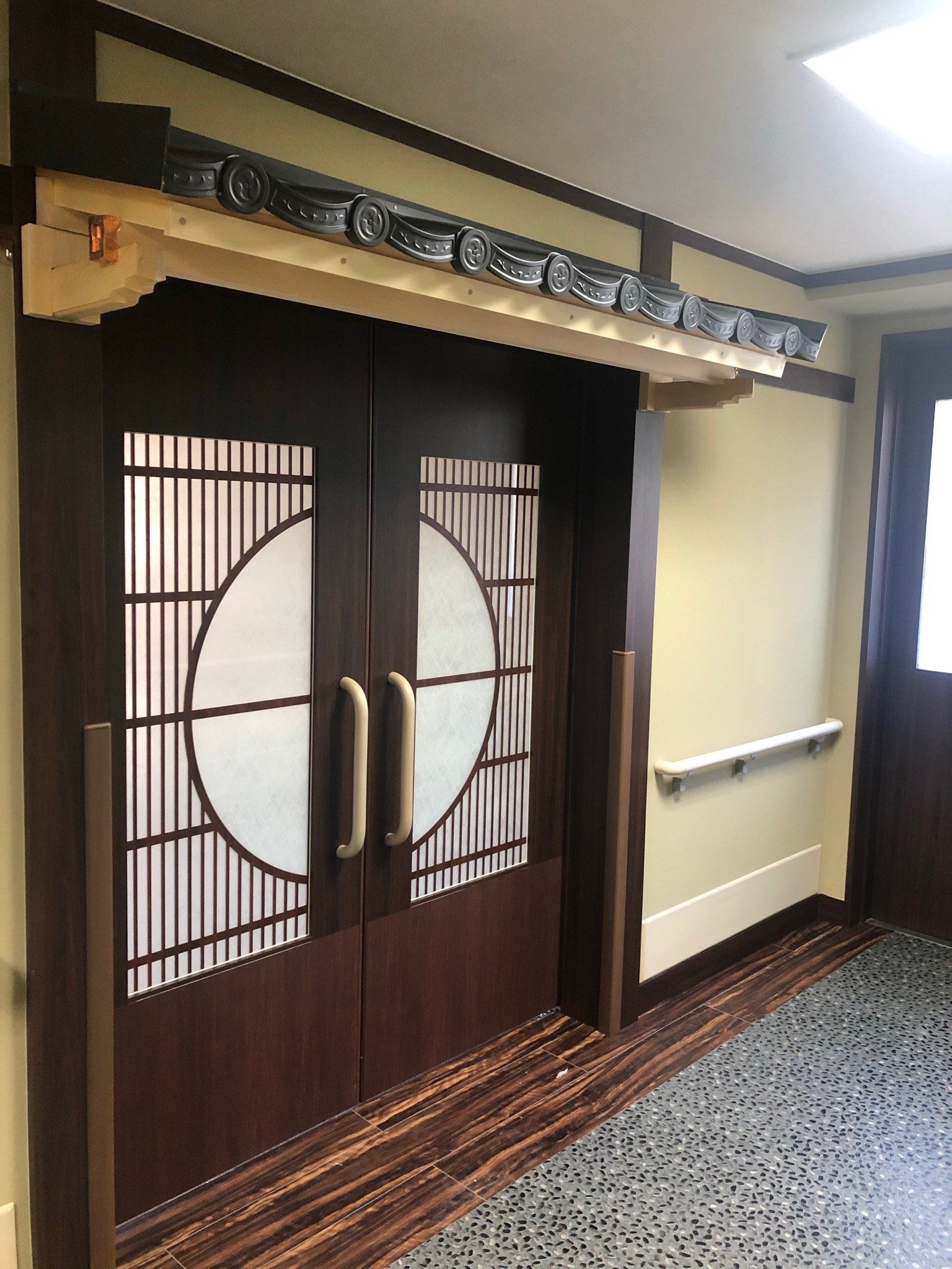 和風デザインの出入口