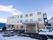 雪の中の建物外観