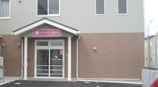 入り口が広い建物正面