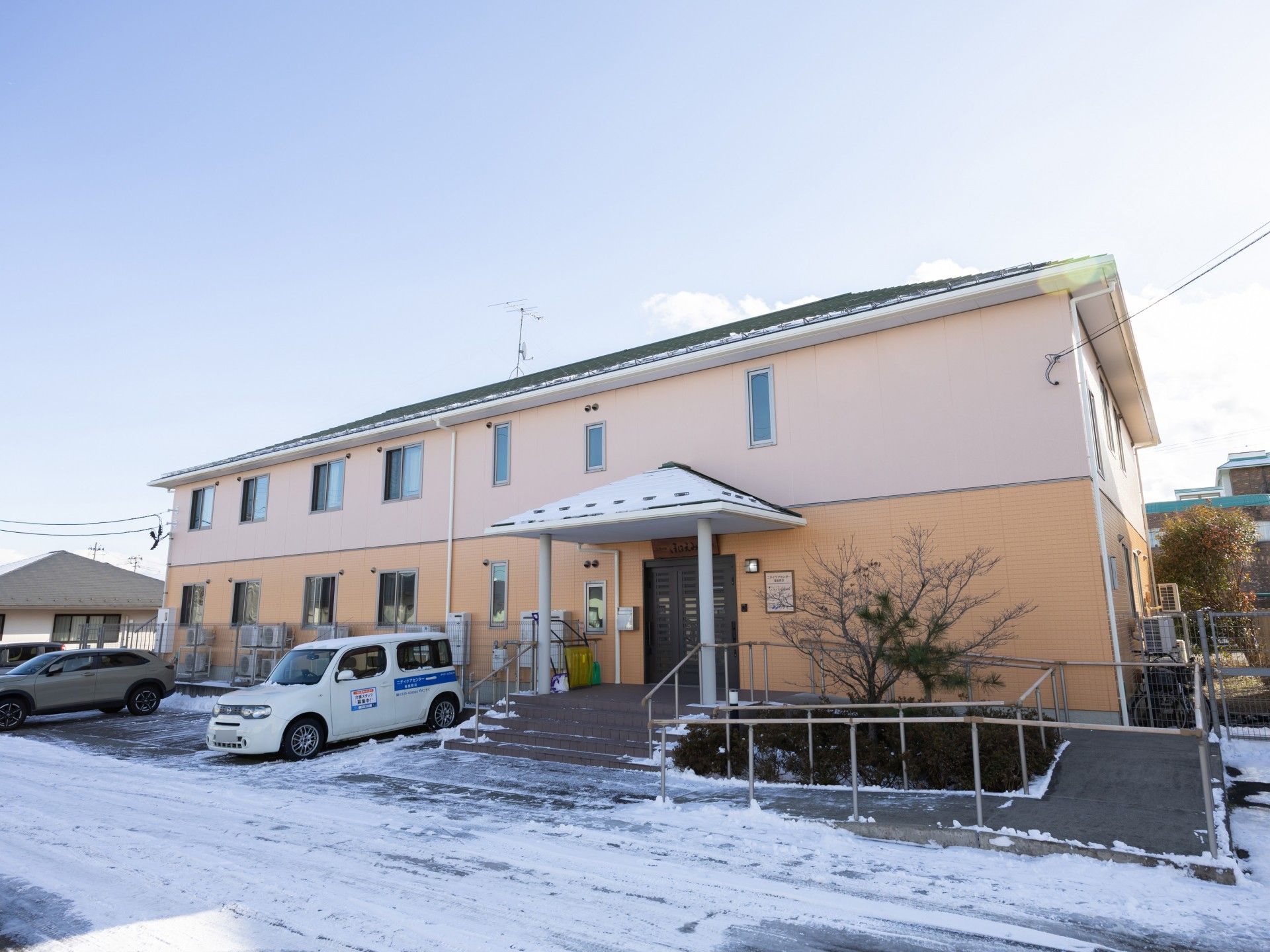 雪景色の建物外観