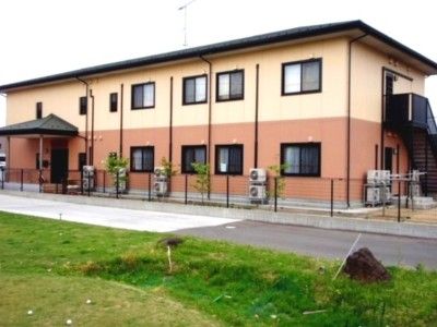 ゆったりとした外観の建物