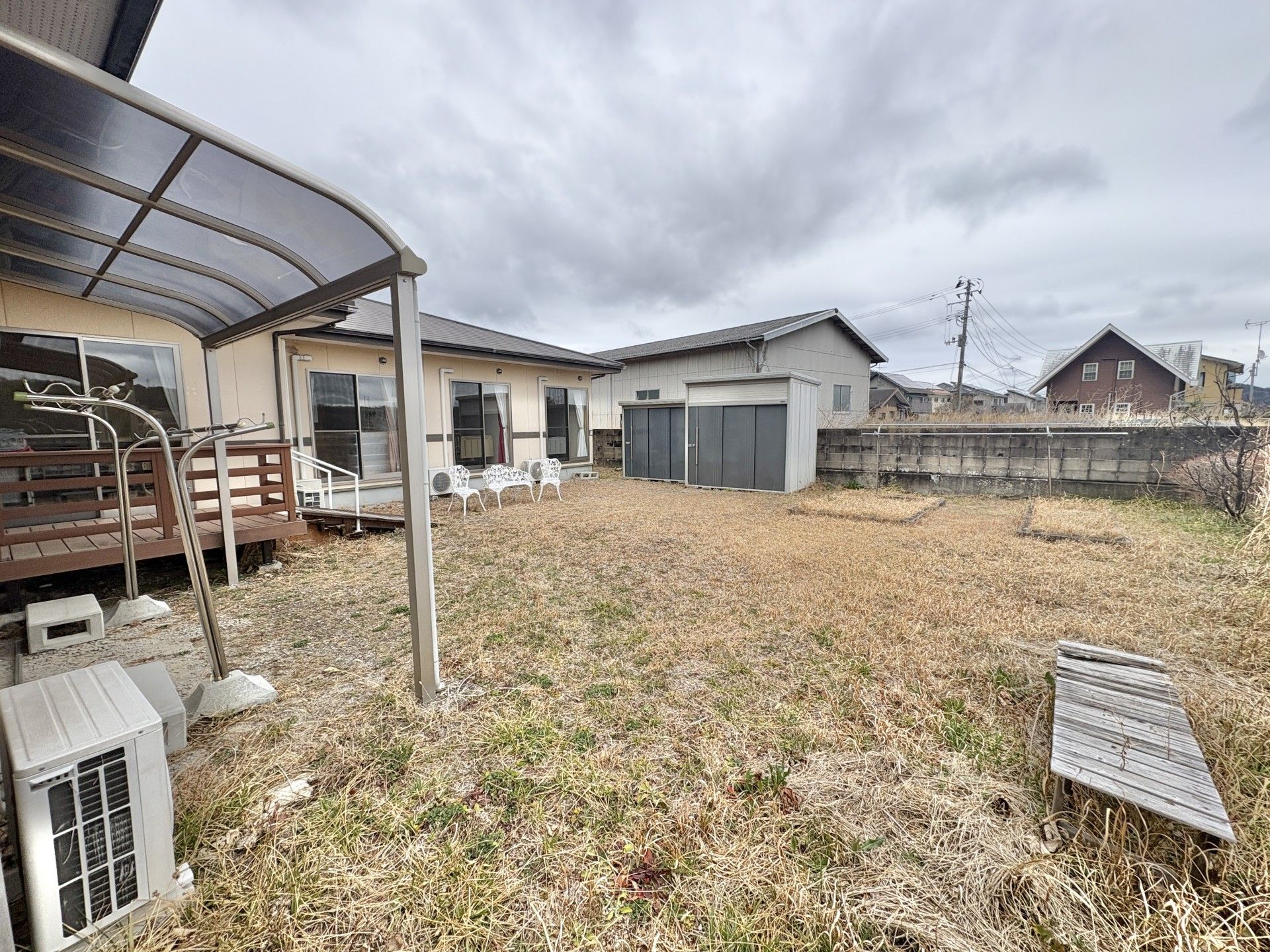 広い庭のある施設