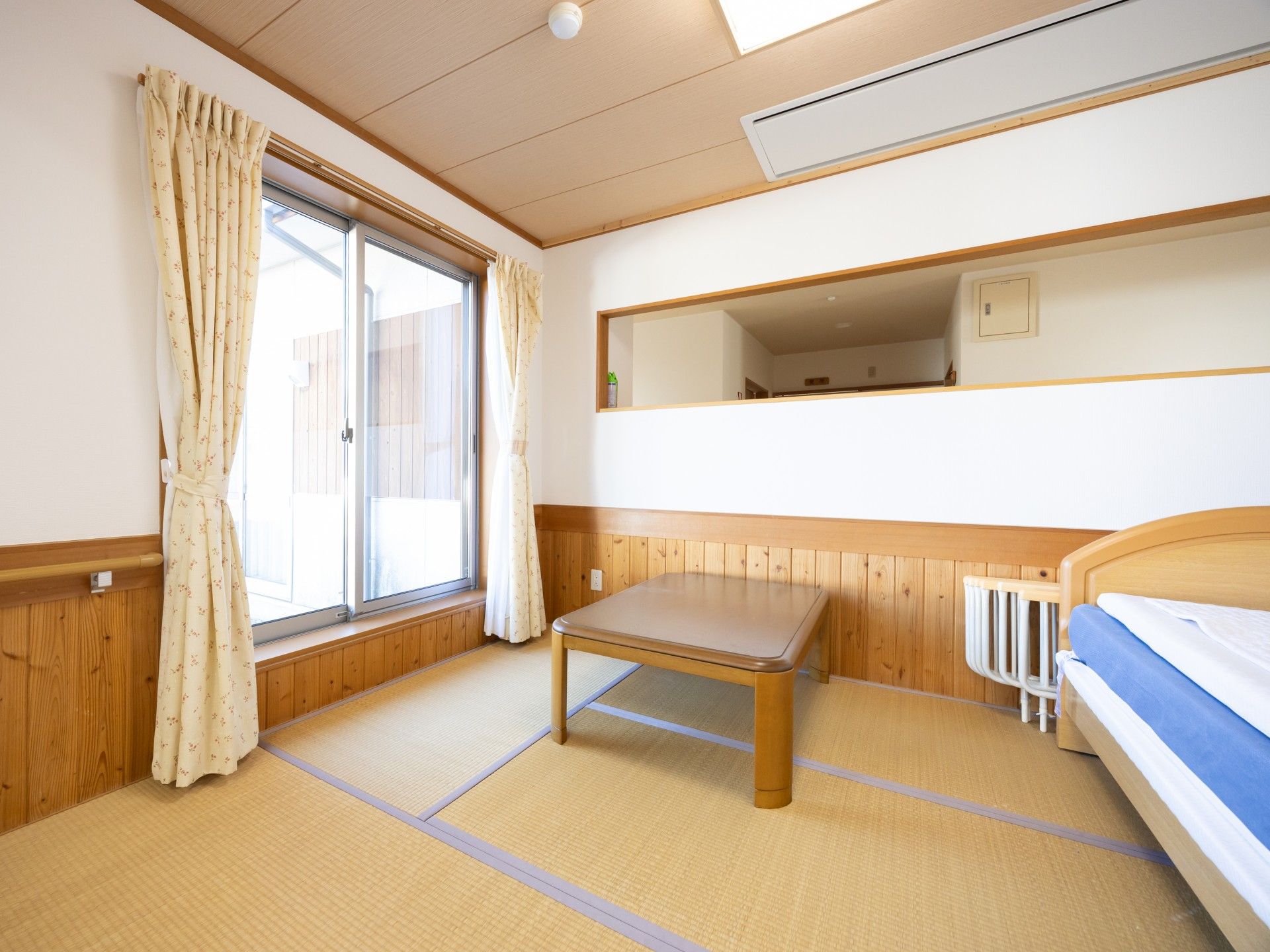 畳のある落ち着いた部屋