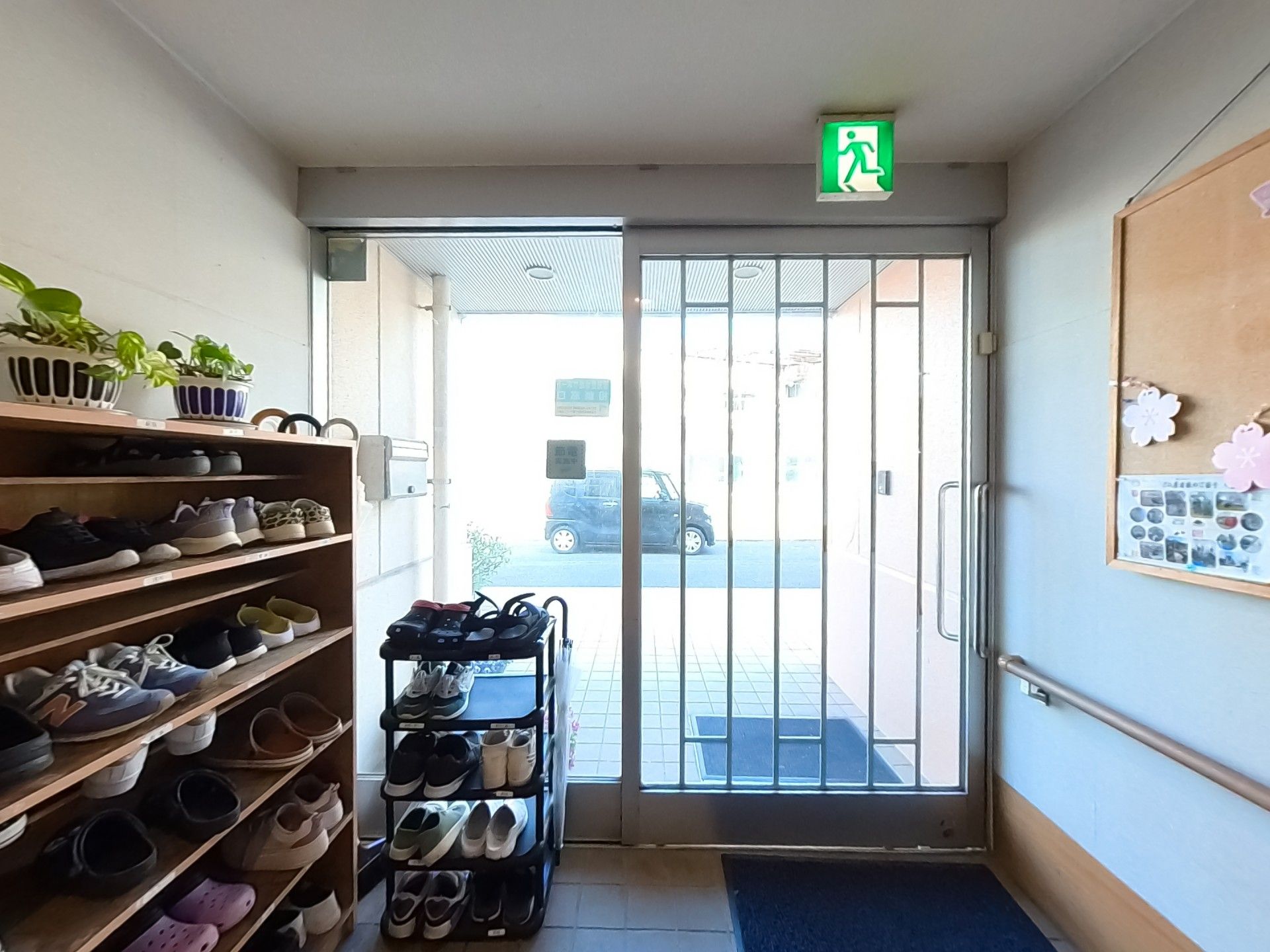 靴棚と出入口