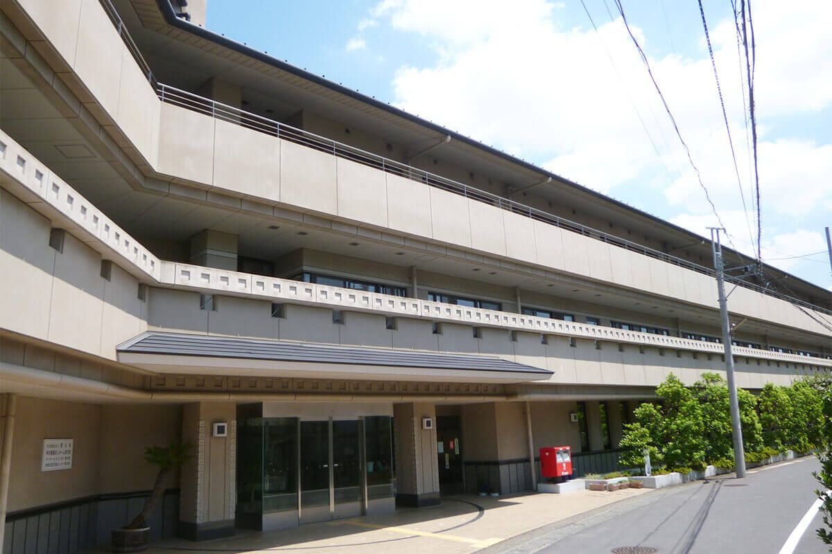 広々とした施設の入口