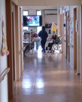 明るい廊下の日常風景