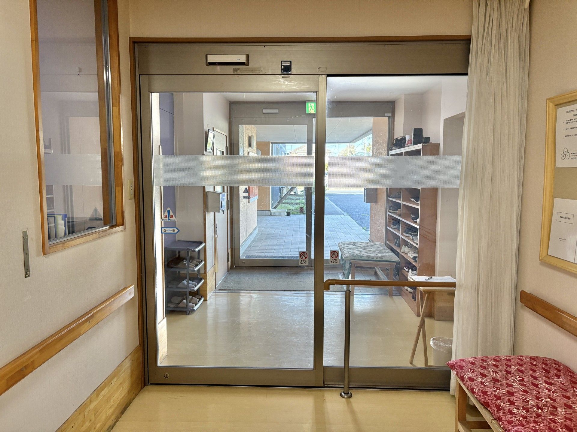 自動ドアの出入口