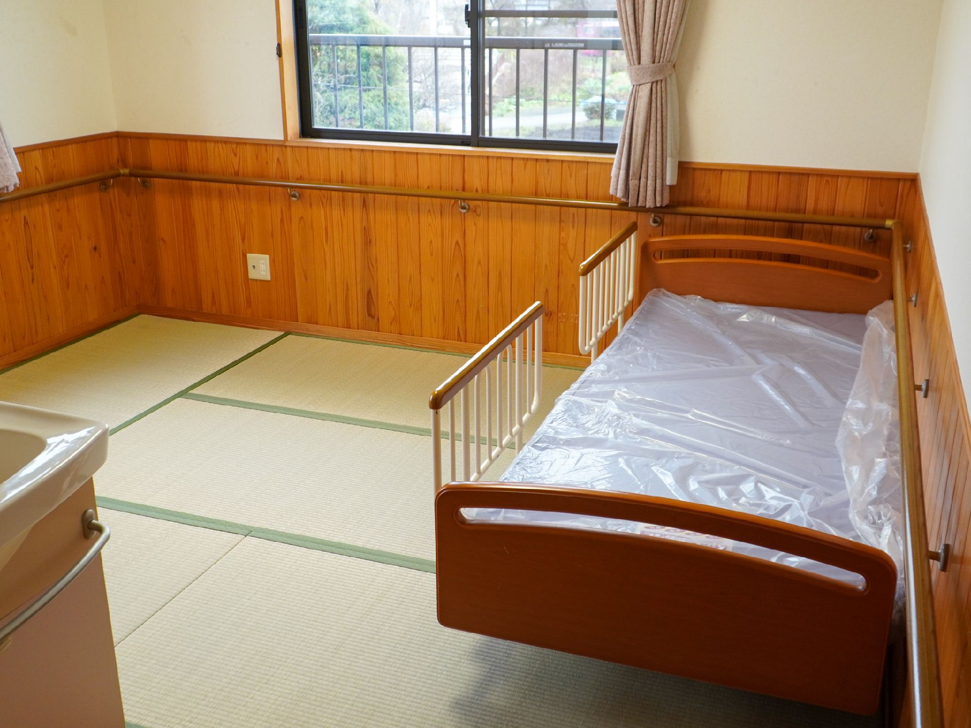 介護ベッドなどが置かれている居室