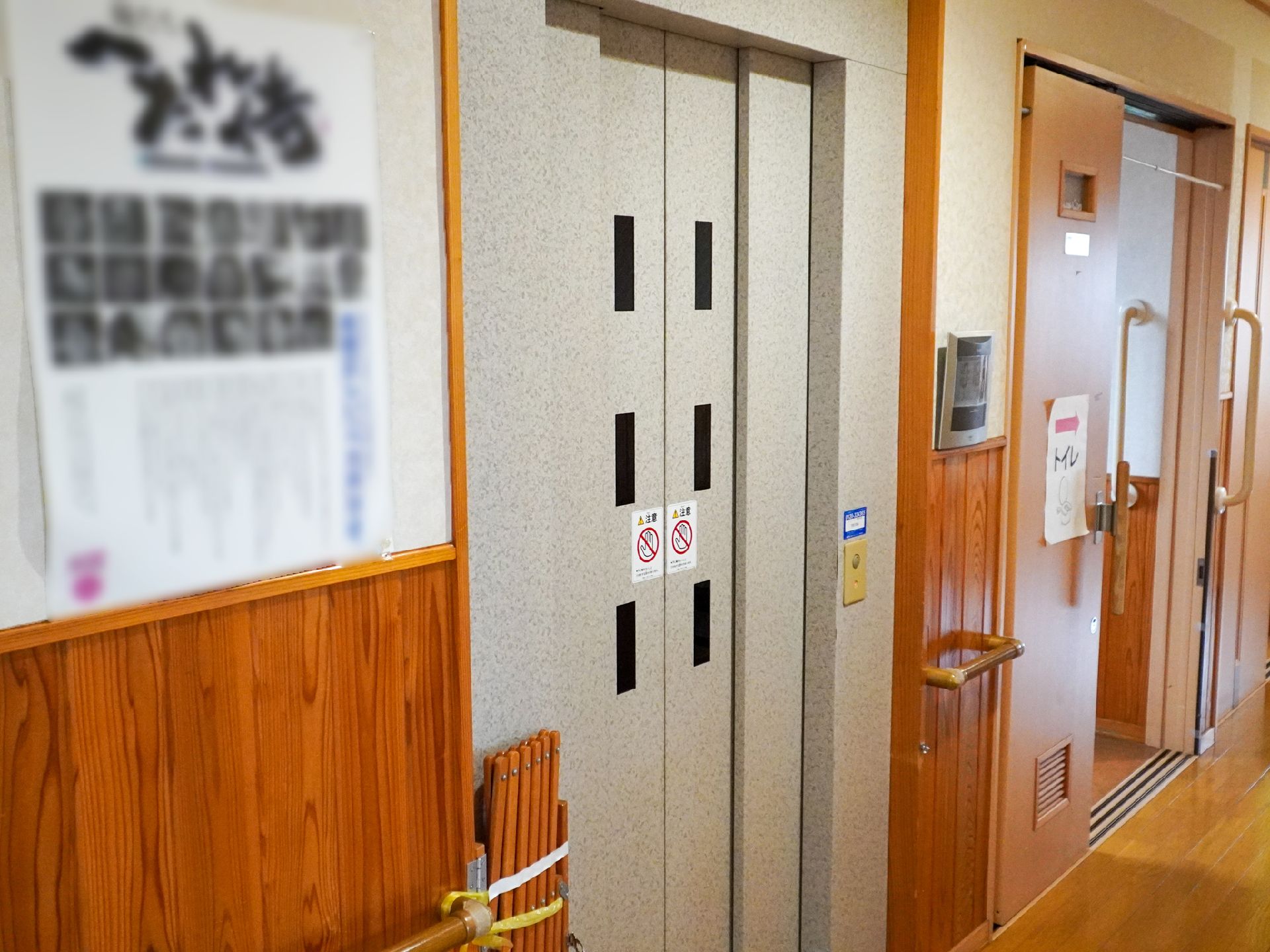 車椅子や杖を使用している方でも安全に利用できるエレベーター