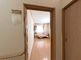明るい廊下と居室の入口