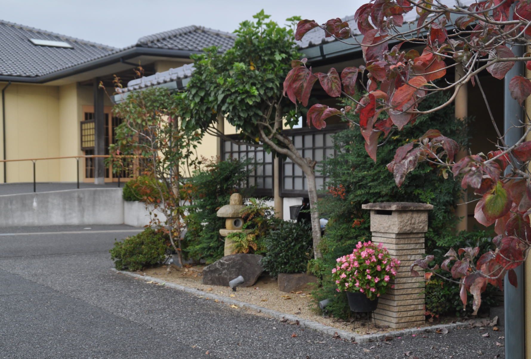 和風の落ち着いた入口
