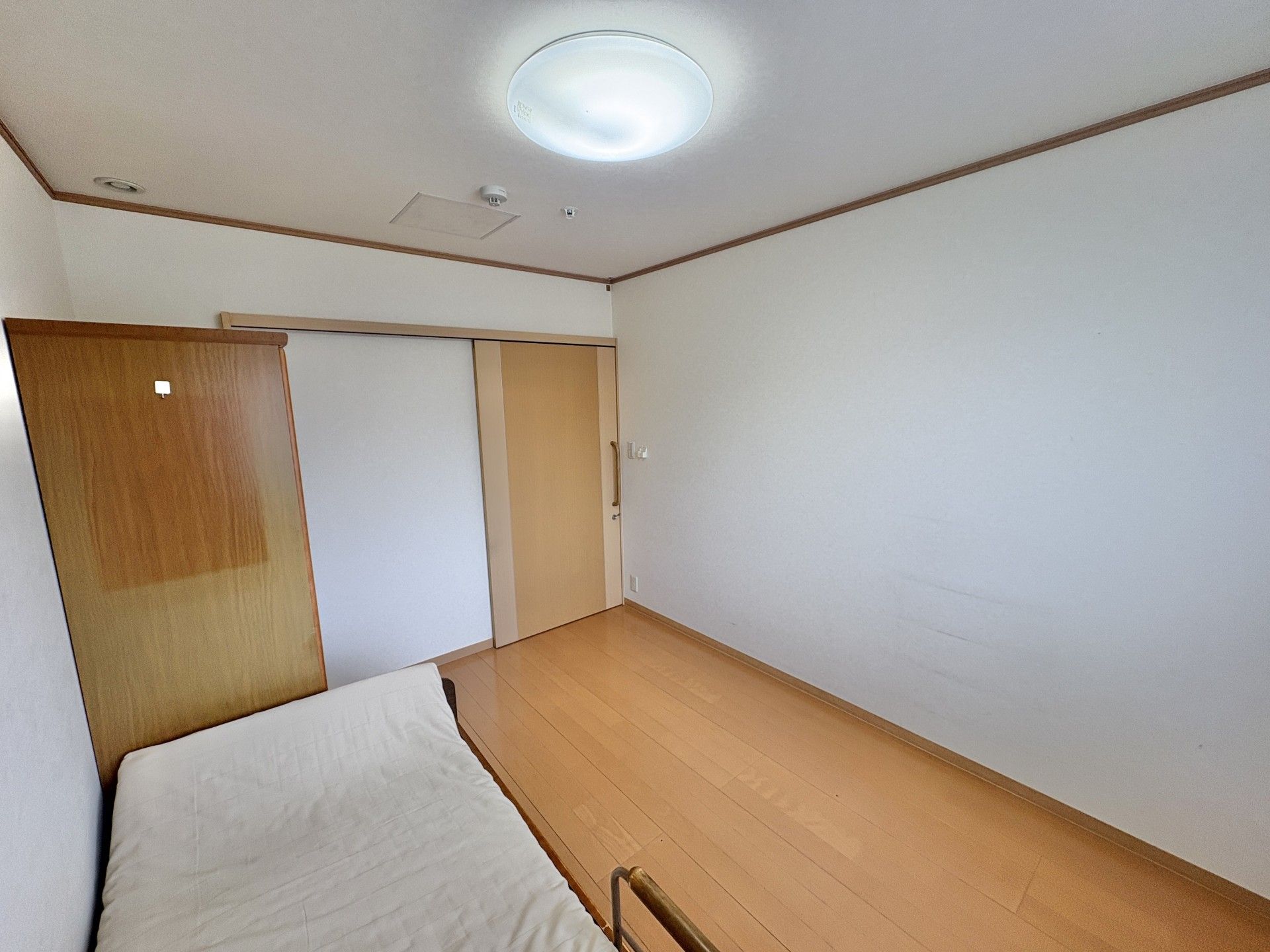 シンプルな個室の一角