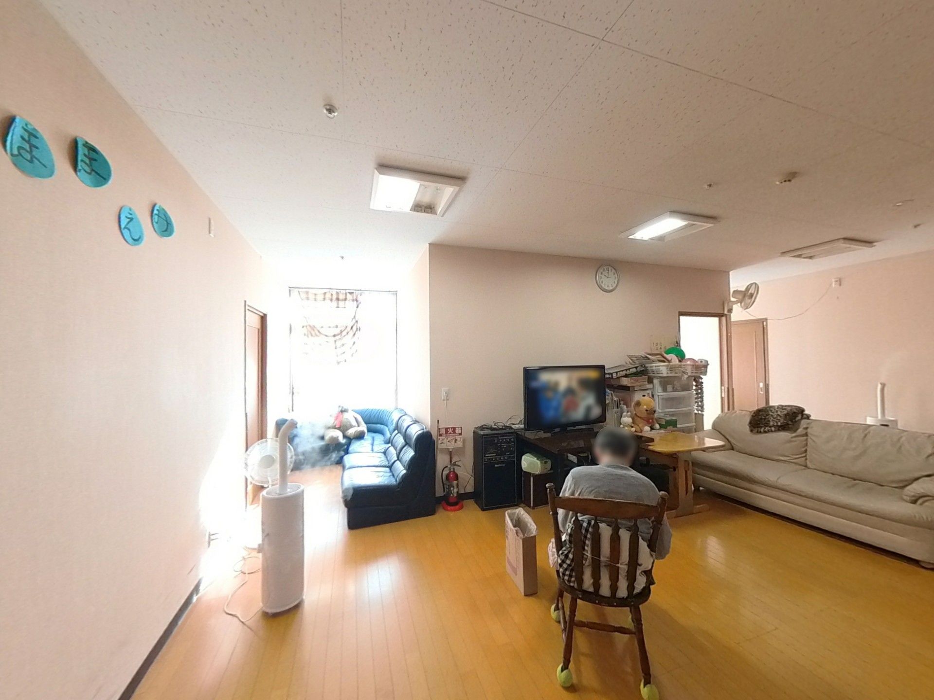 明るいリビングルーム