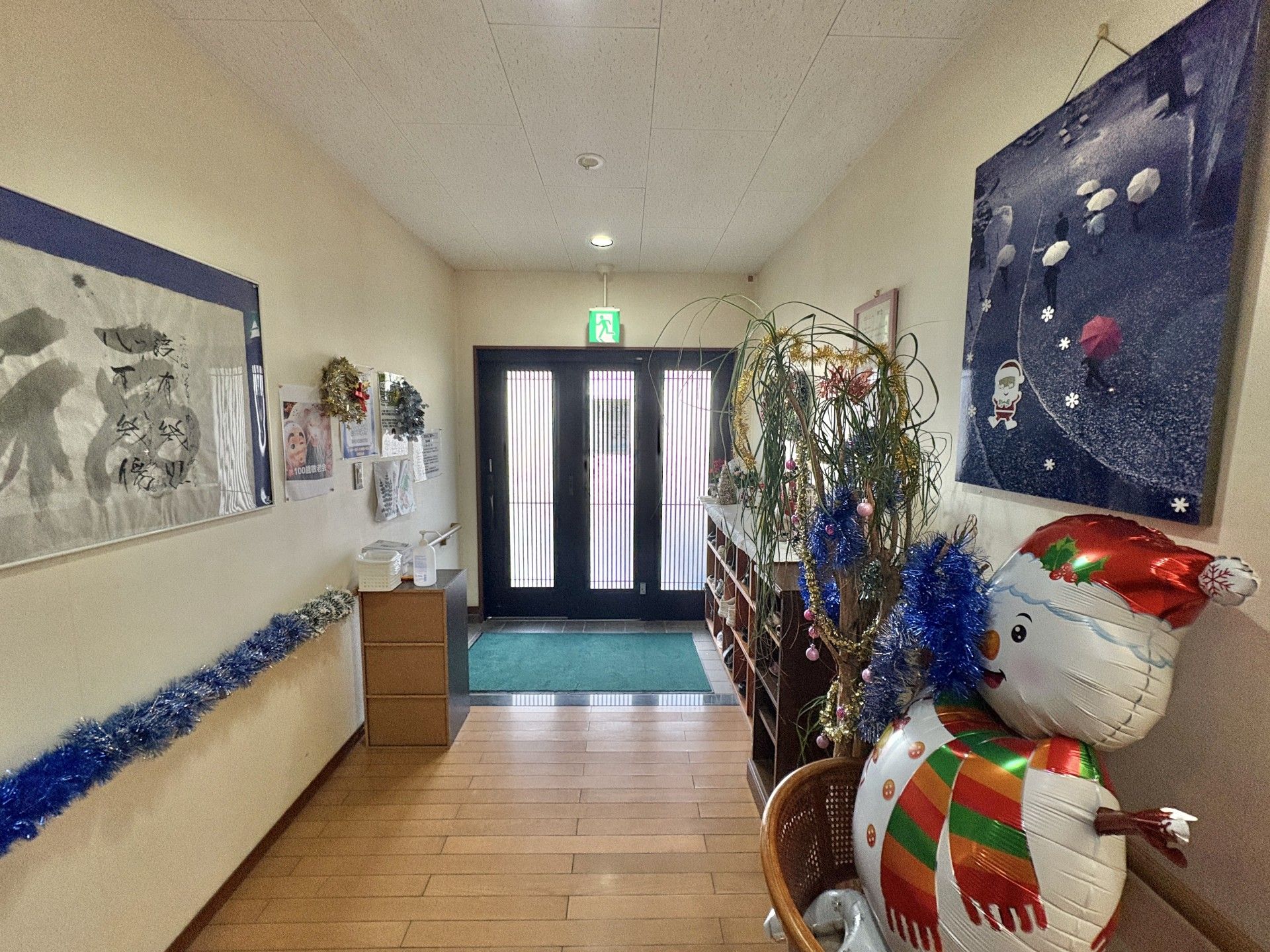 季節感あふれる廊下