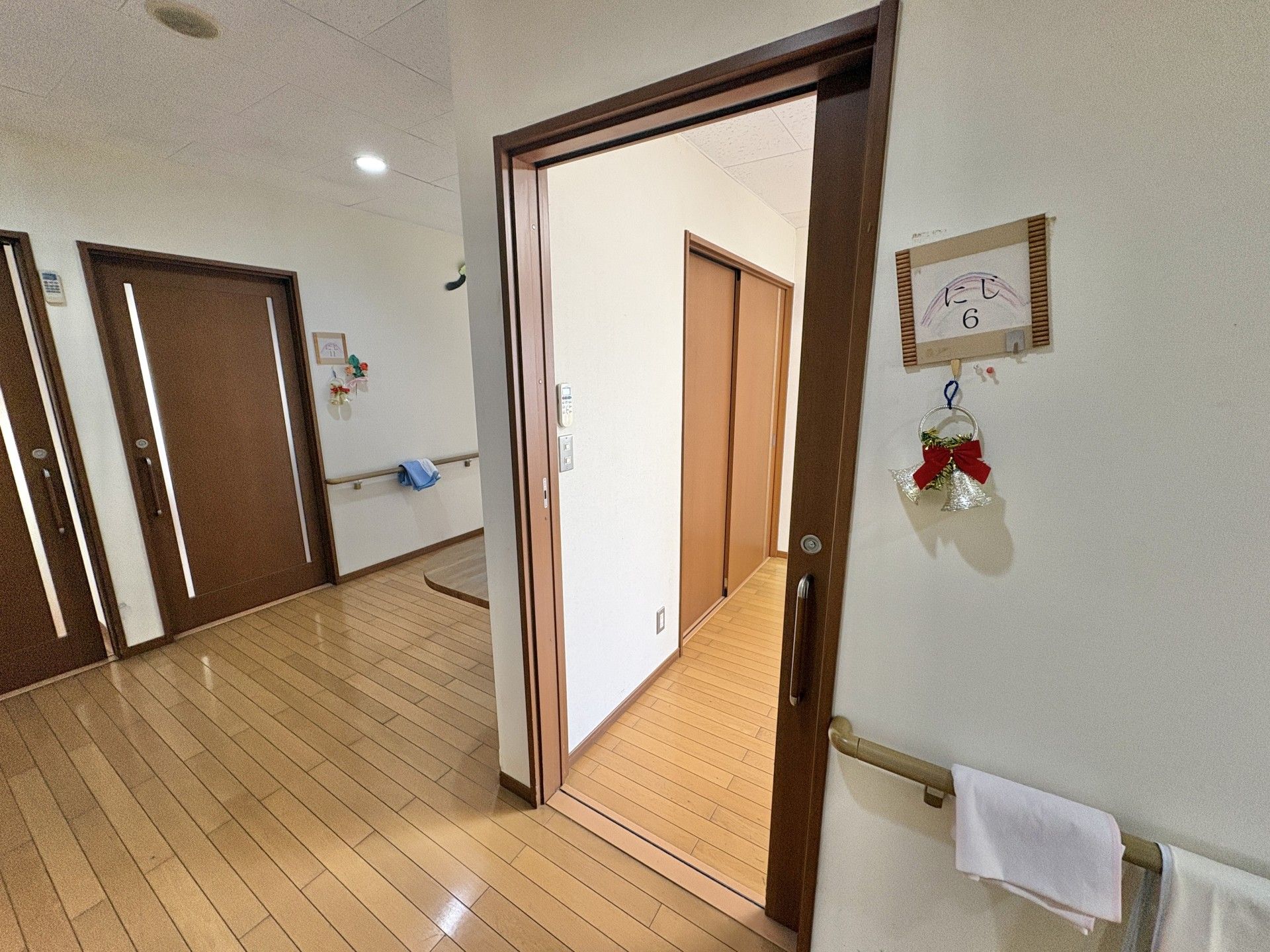 廊下と居室の入口