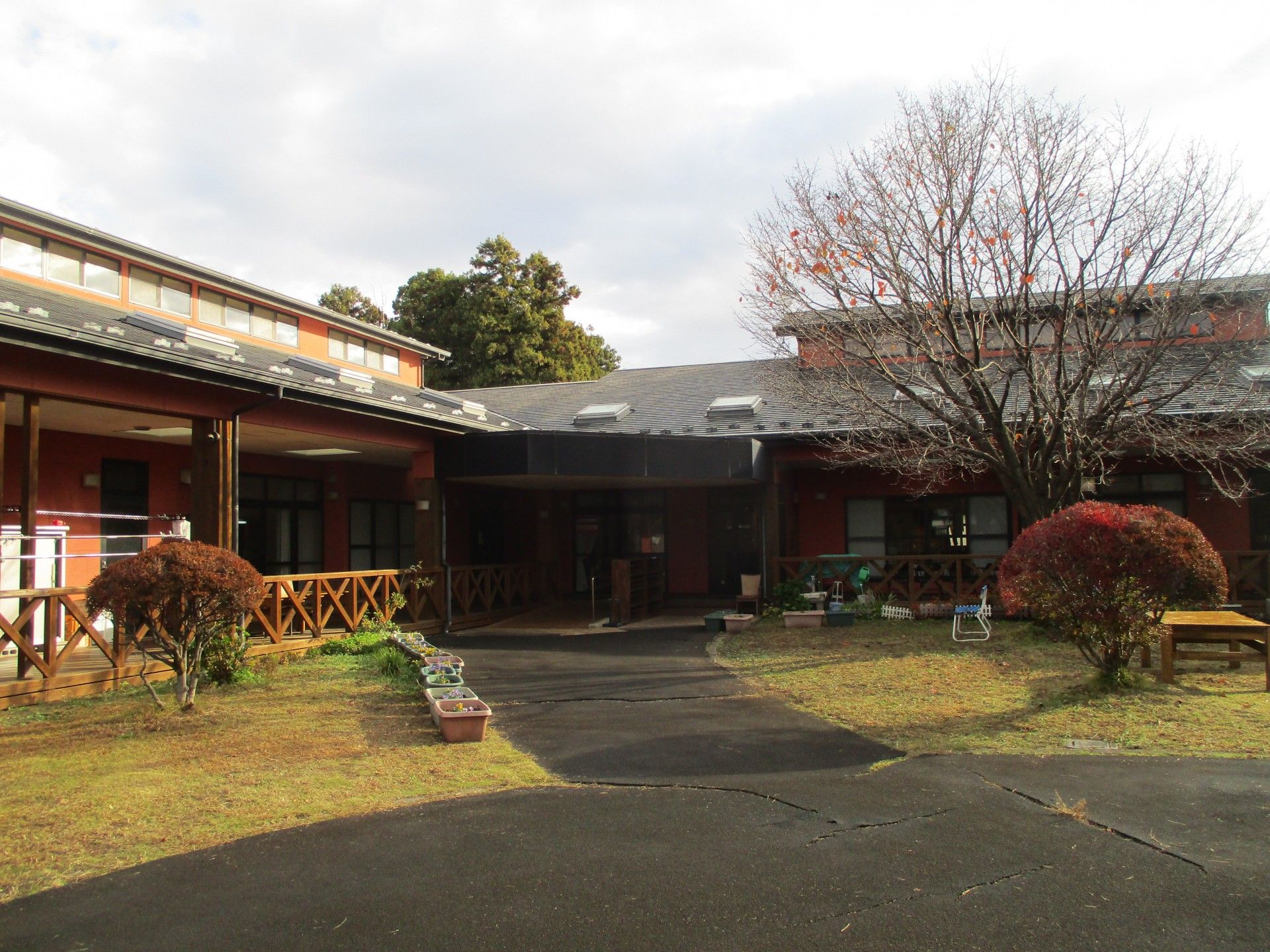 ゆったりとした庭園の施設