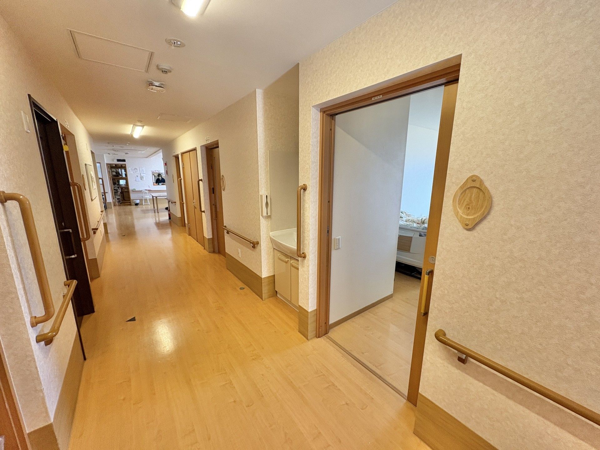 手すり付きの廊下