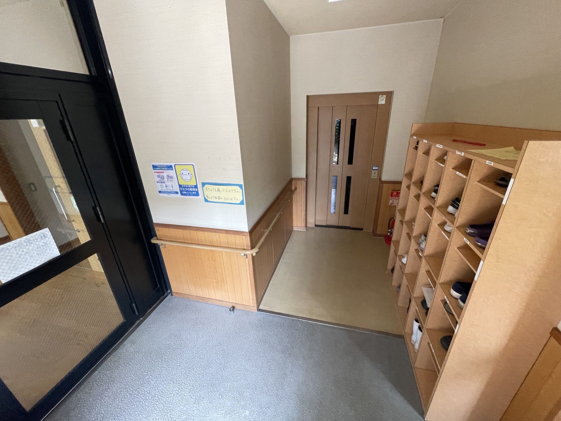 明るい玄関ホール
