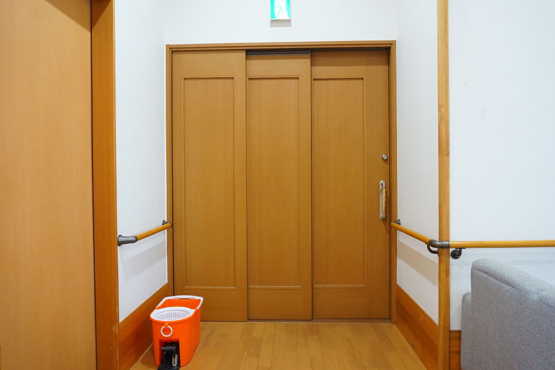 車いすの方が開閉しやすいように、引き戸になっているリビングのドア
