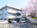 桜の咲く建物外観