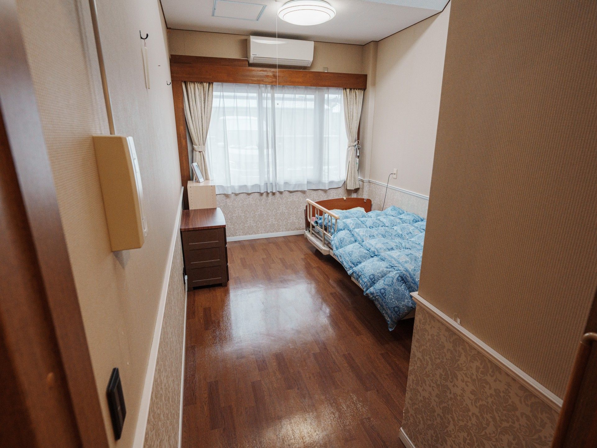 落ち着いた雰囲気の居室