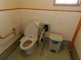 施設内の清潔なトイレ空間