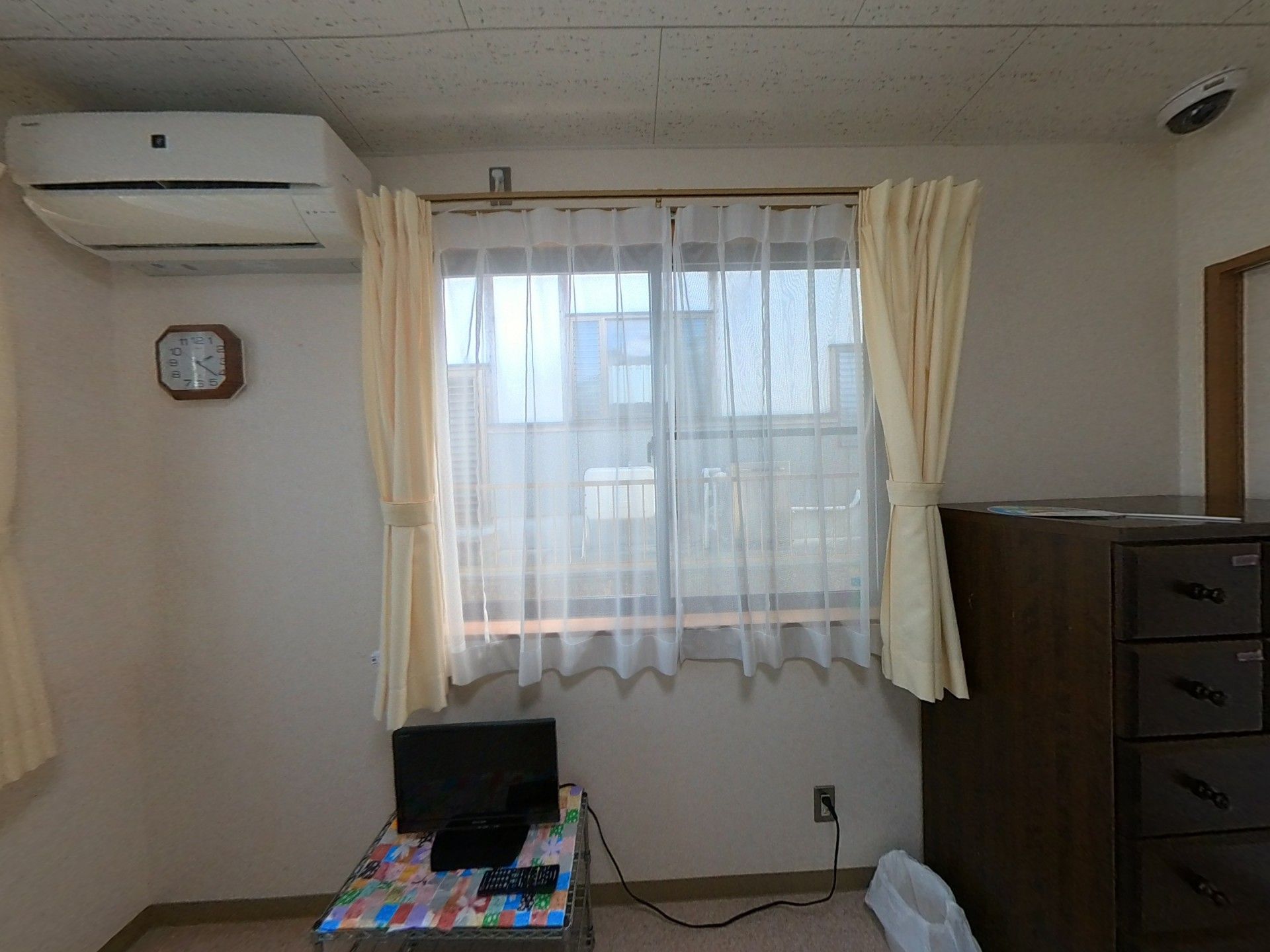 大きな窓のある居室