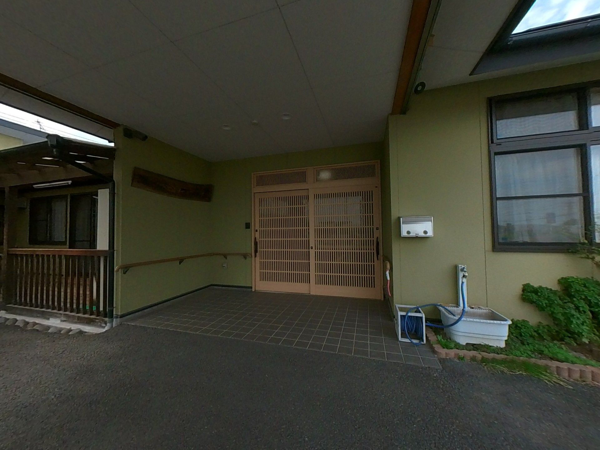 エントランスの外観