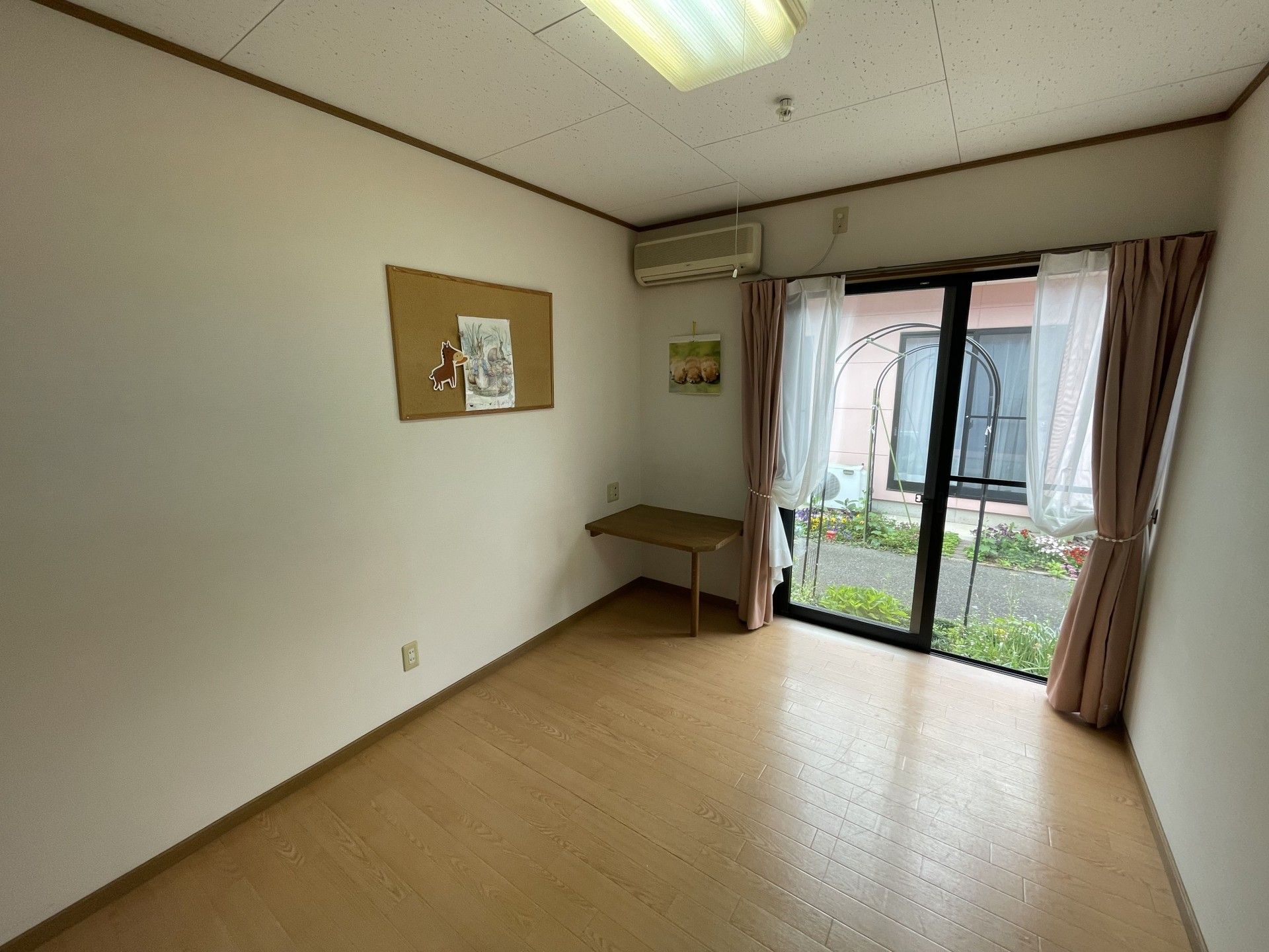 明るい個室の一角