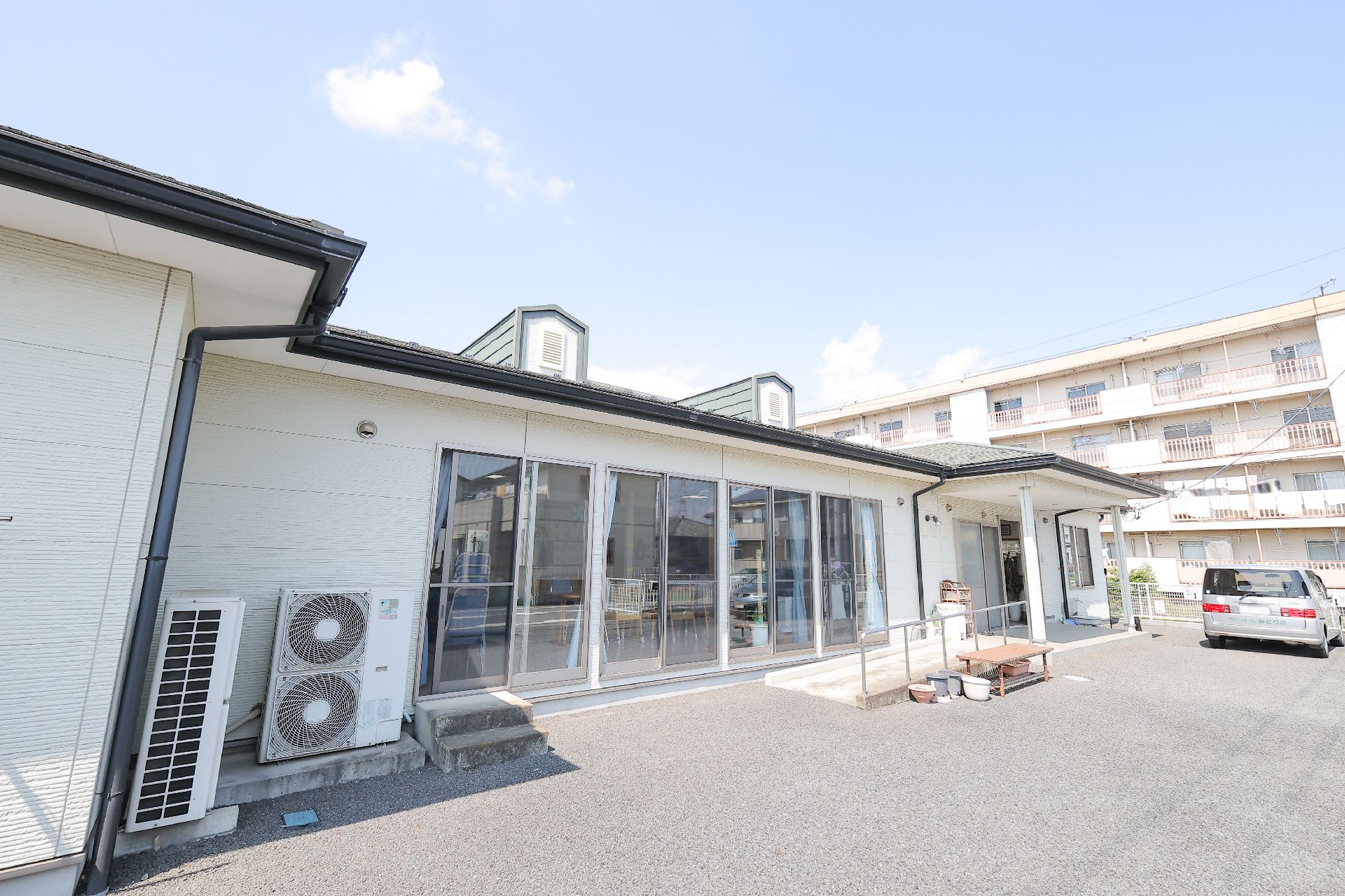平屋建てのグループホームの外観