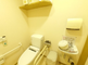 バリアフリーの明るいトイレスペース