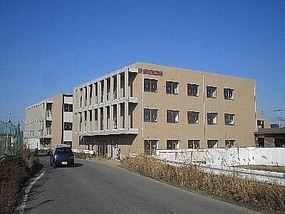 広々とした建物の外観
